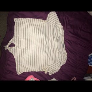 Striped crop top tie in the front🤍